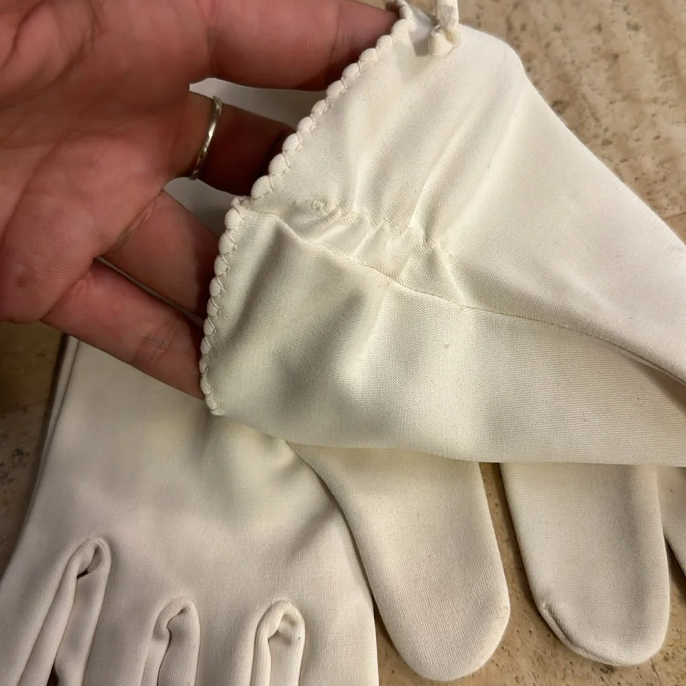 Vintage 50s 60s white ladies gloves ruffle